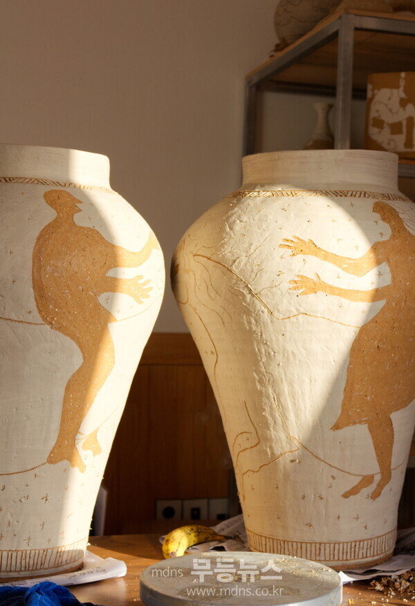 분청, 세계를 품다… 고흥에서 이어지는 국제 예술가들의 대화  - 프랑스 출신 도예가 아델라이드 르노 작품./고흥군 제공