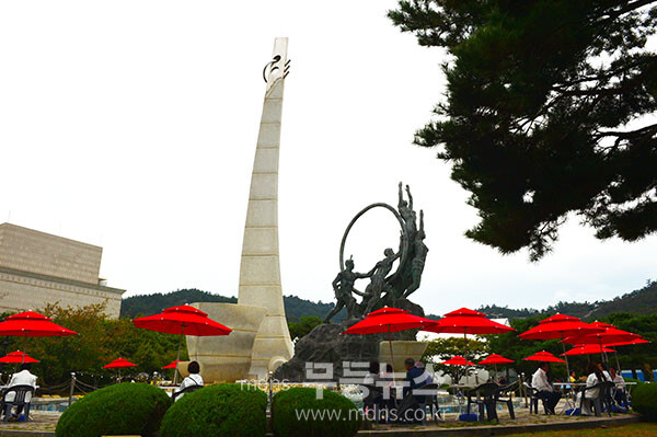 2025 남도국제미식산업박람회 / 야외 식탁에서 식사를 (사진촬영 / 조경륜)