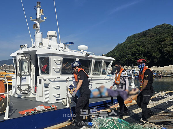 인명구조활동을 전개하고 있는 여수 해경 (여수해경 제공)