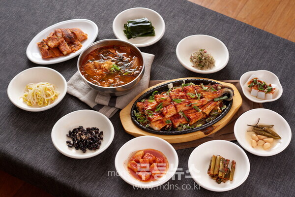 고흥군, 녹동항 드론쇼, 풍부한 해산물, 고분 등 특별한 오감만족 추억 만들기 - 장어탕, 장어구이.