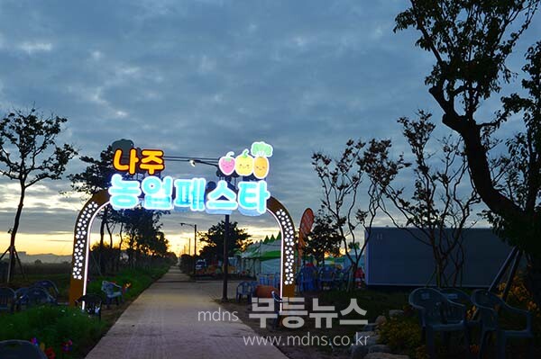 9일 아침 촬영한 영산강 정원 (사진촬영 /사진작가 조경륜}