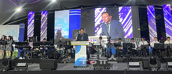 ‘2025 나주영산강축제’ 기간인 오는 11일 축제장 주무대에서 ‘제17회 나주영산강 전국가요제’ 본선 무대를 진행한다. 사진은 지난해 빛가람호수공원에서 진행한 ‘제16회 나주영산강 전국가요제’ 모습. 사진 제공-나주시)