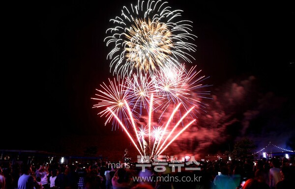 고흥군, 5만 5천여 명이 함께한 녹동항 드론쇼 특별공연 성료