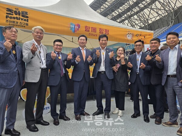 함평군, 비상하는 ‘황박이’와 ‘뽐비’ 함평군, 관광 캐릭터 매력 알려/함평군 제공