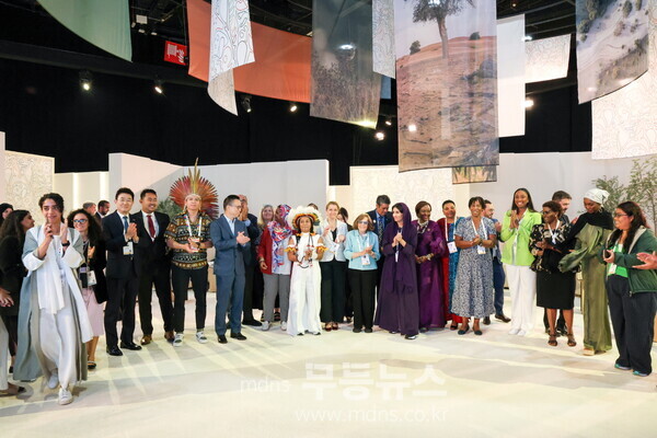 지난 10일 노관규 순천시장이 아랍에미리트 아부다비에서 열린 세계자연보전총회(WCC)에서 IUCN 고위급 회담에 참석했다./순천시 제공