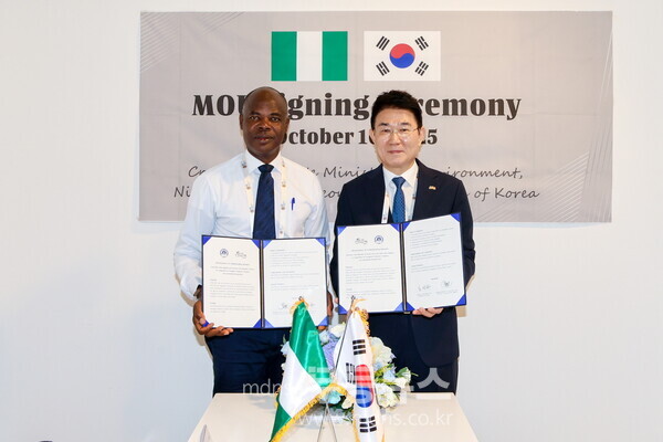 순천시는 지난 10일 아부다비에서 열린 세계자연보전총회(WCC)에 마련된 대한민국 환경부 파빌리온에서 나이지리아 크로스리버주(Cross River State)와 ‘생태문명 전환 및 지속가능발전을 위한 양해각서(MOU)’를 체결하고 아시아-아프리카 지방정부 간 생태협력 모델을 구축했다.