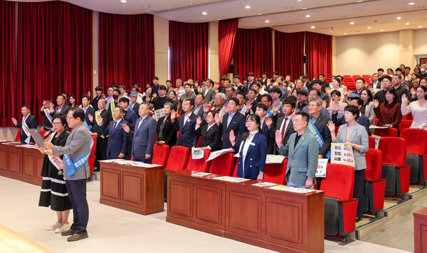 최근 고속철도, 국가계획 반영을 위한, 범군민 결의대회를 개최한 진도군 (진도군 제공)