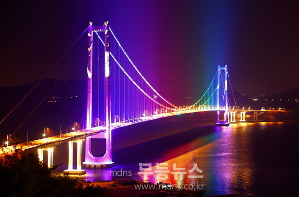 팔영대교에 야간 경관조명 /고흥군 제공