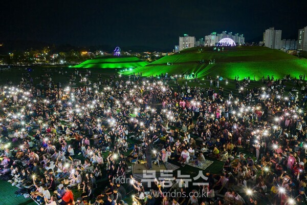 많은 시민들이 오천그린광장에서 열린 문화콘텐츠 축제 ‘한가 위드 오천’을 즐기고 있다./순천시 제공