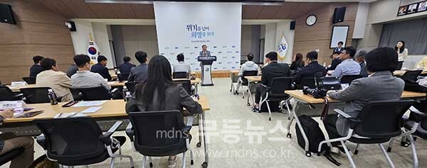 기자회견을 하고 있는 장세일 영광군수 (사진촬영 / 조경륜)