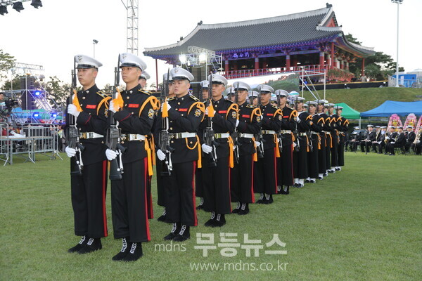 보성군, ‘제1회 보성 열선루 이순신 역사문화축제’ 성대한 개막!_ 해군본부 의장대의 퍼포먼스/사진=유진석