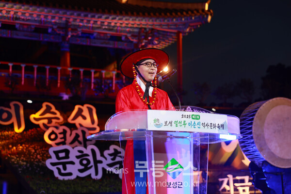 보성군, ‘제1회 보성 열선루 이순신 역사문화축제’ 성대한 개막!_김철우 보성군수가 환영사를 전하고 있다./보성군 제공
