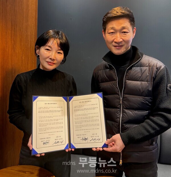 업무협약을 체결한 양숙희 대표(좌)와 심성철 셰프(우)/곡성군 제공