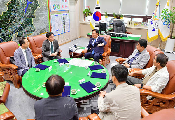 최근 군청 상황실에서 열린 목재기술위원회 회의 (장성군 제공)