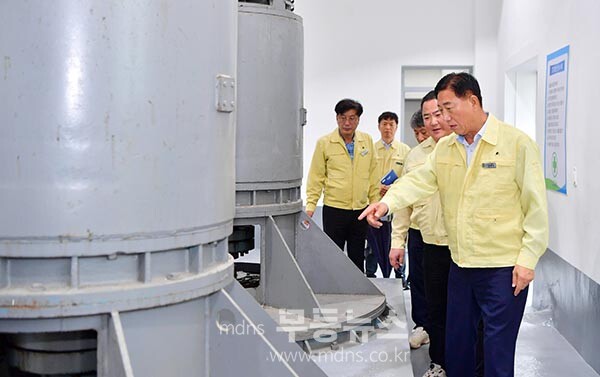 현장 행정을 펼치고 있는 김한종 장성군수 (장성군 제공)