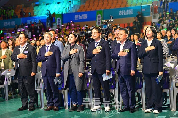 30일 열린 제34회 광산구민의날 행사 / 국민의례 {사진촬영 / 조경륜)