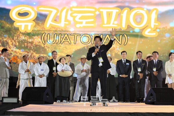 공영민 고흥군수가 ‘제5회 고흥유자축제’ 개막식에 참석해 인사말을 하고 있다./사진=유진석기자