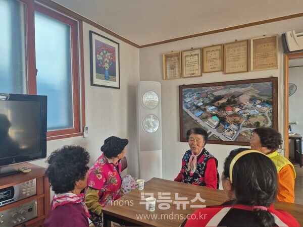 가전제품 구입비 지원으로 경로당에 새로 설치된 에어컨/무안군 제공