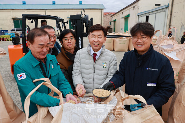 보성군이 오는 11일 겸백면을 시작으로 12개 읍면에서 2025년도 공공비축미곡 포대벼 매입을 본격 추진한다_전년도 수매 현장 모습/보성군 제공