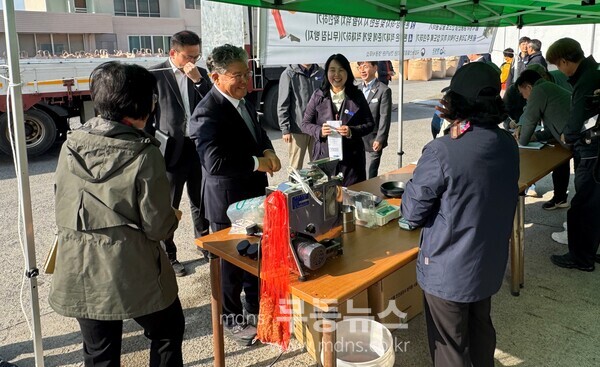 장세일 영광군수, 친환경벼 매입 현장 찾아 농업인 격려/영광군 제공