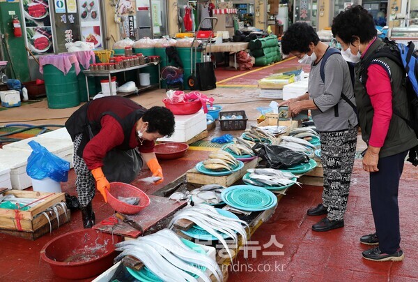 토요시장 수산물판매