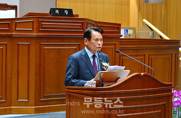 19일 열린 전남 장성군의회 신청사 개청식 / 축사를 하고 있는 김상복 의종동우회 회장 (사진촬영 / 조경륜)