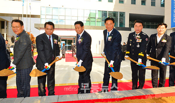 19일 열린 전남 장성군의회 신청사 개청식 / 기념식수 (사진촬영 / 조경륜)