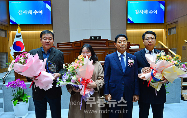 19일 열린 전남 장성군의회 신청사 개청식 / 유공자 표창 후 기념촬영 (사진촬영 / 조경륜)