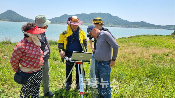측량 작업을 하고 있는 전남도 (전남도 제공)