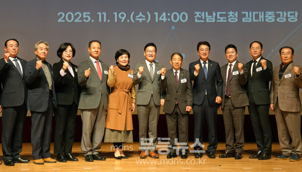 주평화통일자문회의 전남지역회의 출범식 후  기념촬영 (전남도 제공)