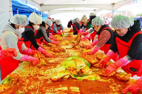 11년째 김장김치 나눔행사를 하고 있는 한여농 전남연합회 (사진촬영 / 조경륜