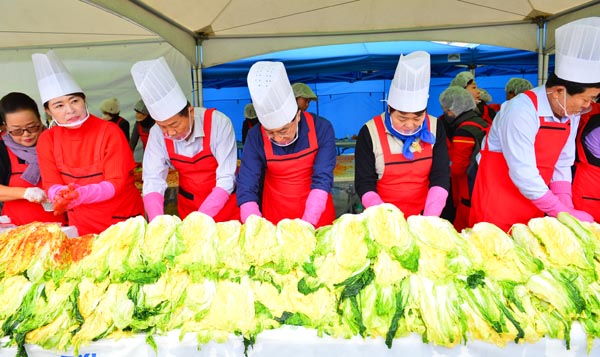 11년째 김장김치 나눔행사를 하고 있는 한여농 전남연합회 (사진촬영 / 조경륜