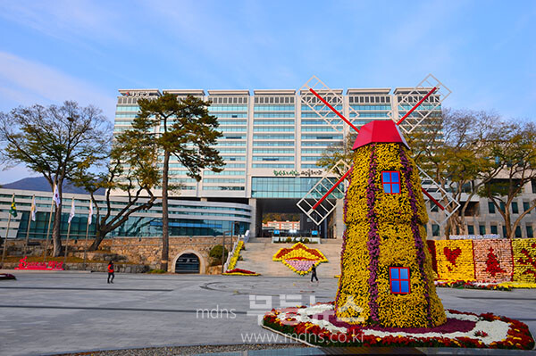 김영록 전남도지사의 정책비전투어  진행된 해남군 청사전경(사진촬영 / 조경륜)
