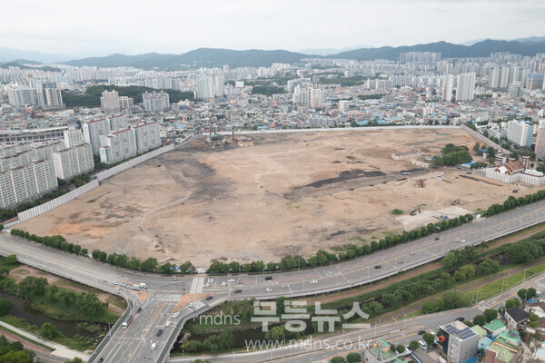 광주 최초 복합쇼핑몰 ‘더현대 광주’가 들어설 예정인 북구 옛 전방·일신방직 부지 전경/사진=유진석 기자