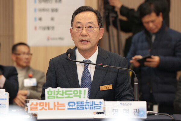 명현관 군수가 전라남도 정책비전투어에서 발언하고 있다./해남군 제공