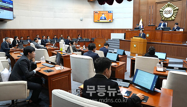 윤병태 나주시장이 지난 20일 시의회 본회의장에서 내년도 시정 운영 방향과 예산안 편성 기조에 대한 시정연설을 하고 있다. (사진 제공-나주시)