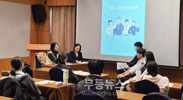 직업계고 면접캠프에 참여한 학생들이 모의면접을 보고 있다. (전남도교육청 제공)