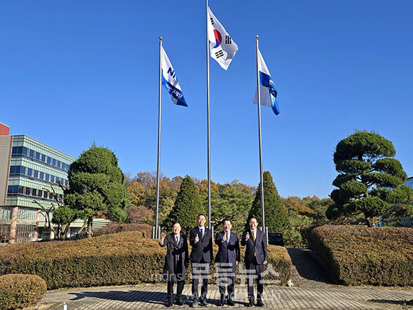 21일 과학기술정보통신부가 실시한 ‘핵융합 핵심기술 개발 및 첨단 인프라 구축 사업’ 최종 발표평가에서 김영록 도지사(오른쪽 두 번째)가 발표를 맡고 윤병태 시장(오른쪽)이 질의응답 답변을 도맡았다.(왼쪽부터 정현구 전남도 에너지산업국장, 윤진호 전남도 기획조정실장, 김영록 전남도지사, 윤병태 나주시장) (사진 제공-나주시)