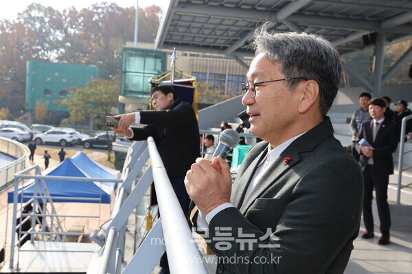 강기정 광주광역시장이 대회격려사를 하고있다.