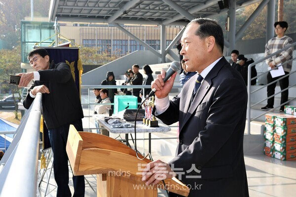 정종연 광주롤러스포츠연맹 회장이 대회 환영사를 하고있다.