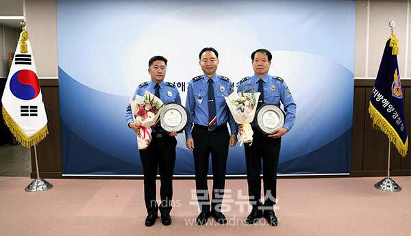 수상 후 기념촬영 (여수해경 제공)