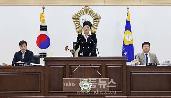 사회를 맡아보고 있는 박금례 진도군의회 의장 (진도군의회 제공)