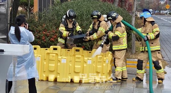 한전 본사 데이터센터와 합동소방훈련을 실시하고 있는 나주소방서 (나주소방서 제공)